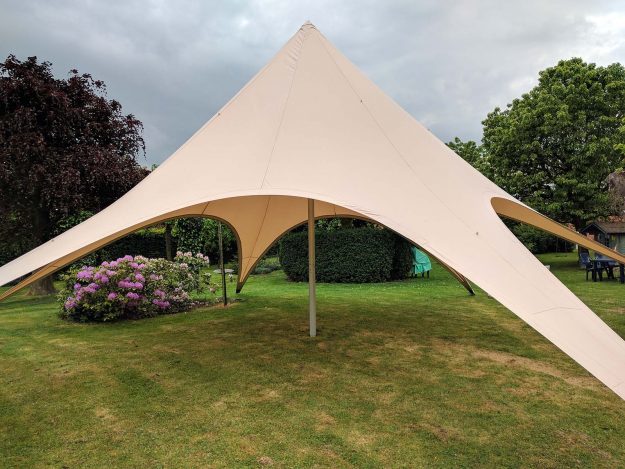 Communiefeest in Affligem, buitenaanzicht