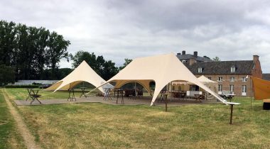 Trouwopstelling Blauw Kasteel in Oosterzele, overzicht.