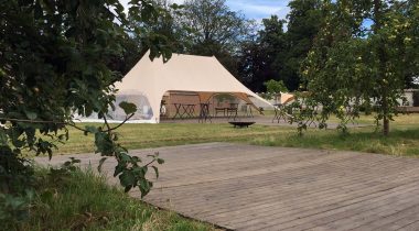 Trouwopstelling Blauw Kasteel in Oosterzele, vooraanzicht.