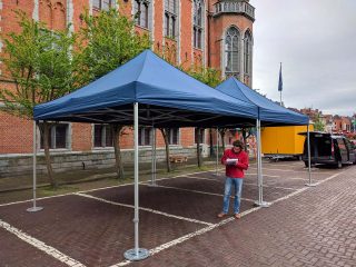 Opstelling voor een gemeentefeest in Sint-Amandsberg