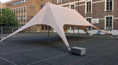 StarDouble opgezet d.m.v betonblokken
