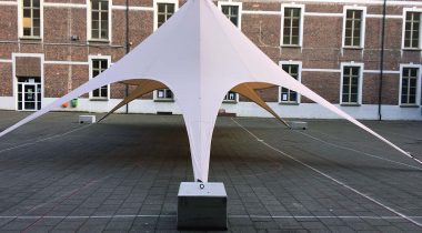 StarDouble opgezet d.m.v betonblokken